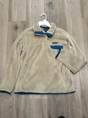 Patagonia Women’s Fleece Pullover Jacket - Cream with Blue Trim